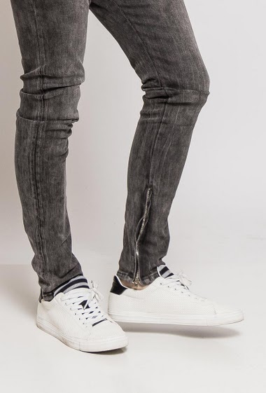 Jeans with zips