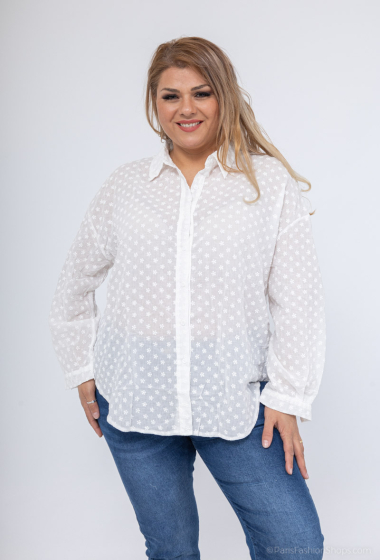 Grossiste Lilie Plus - chemise blanche avec un motif discret de petites pois brodées grande taille