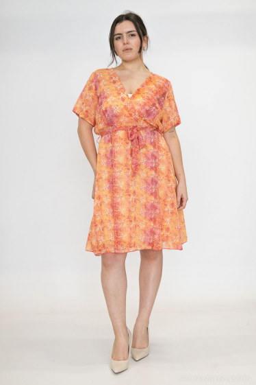 Grossiste Lilie Plus - Robe cache-cœur à motif géométrique rose et orange grande taille