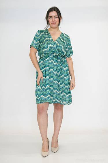 Wholesaler Lilie Plus - Plus Size Zigzag Pattern Short Wrap Dress