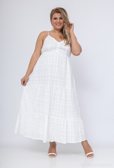 Grossiste Lilie Plus - robe longue d'été en blanc est dotée de fines bretelles grande taille