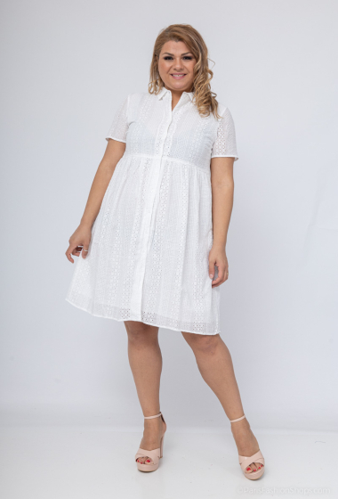Grossiste Lilie Plus - robes courtes avec broderie anglaise grande taille