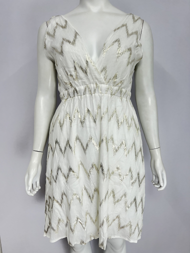Grossiste Lilie Plus - robe courte à la coupe évasée est décorée de motifs en zigzag métalliques