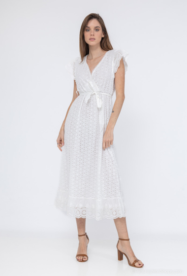 Grossiste Lilie Rose - robe blanche longue en broderie anglaise.
