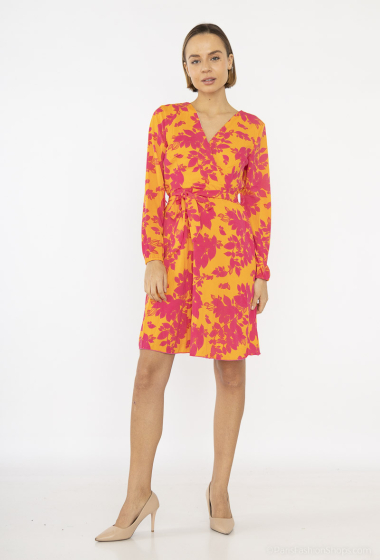 Mayorista Lilie Rose - vestido corto cruzado con estampado floral en color fucsia,