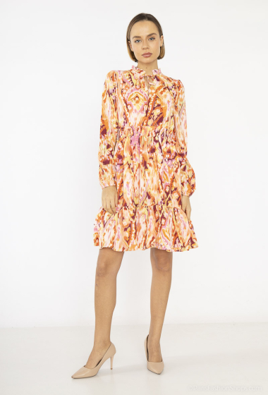Großhändler Lilie Rose - Das kurze Kleid zeichnet sich durch sein extravagantes und farbenfrohes Muster aus