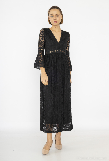 Wholesaler Lilie Rose - elegant dress is designed in delicate lace