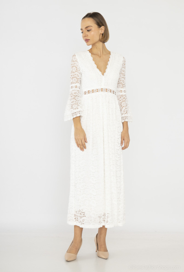 Wholesaler Lilie Rose - elegant dress is designed in delicate lace