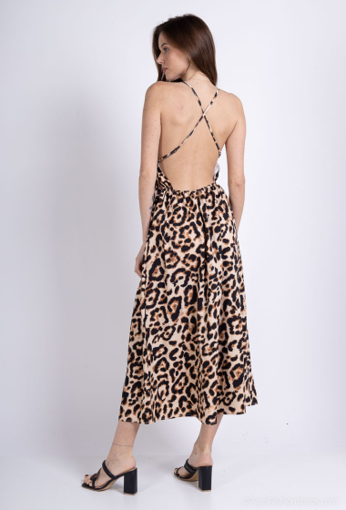 Grossiste Lilie Rose - robe longue avec imprimé léopard arbore un décolleté plongeant en V