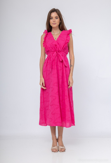 Grossiste Lilie Rose - robe longue en broderie anglaise pour une texture riche et un look romantique.