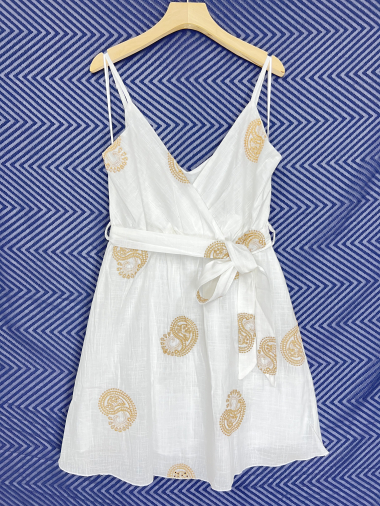 Grossiste Lilie Rose - robe courte estivale légère est ornée de motifs en forme de paisley,