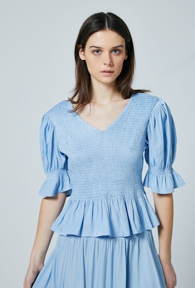 Blouse with smocks