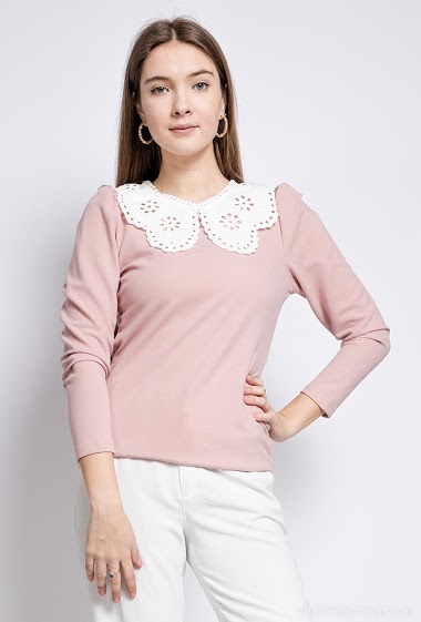 Wholesaler 17 AUGUST - Blouse with big collar