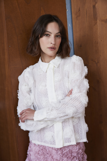 Wholesaler Lily White - Knitted shirt with roses