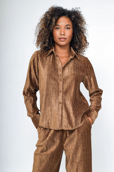 Wholesaler Lily White - Textured velvet shirt