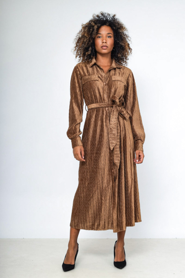 Wholesaler Lily White - Long shirt dress in textured velvet with belt