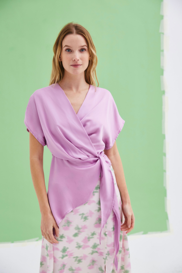 Wholesaler Lily White - Tied satin top with short sleeves