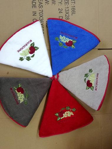 Wholesaler LINA - Set of embroidered tea towels - Fruit BOURGOGNE