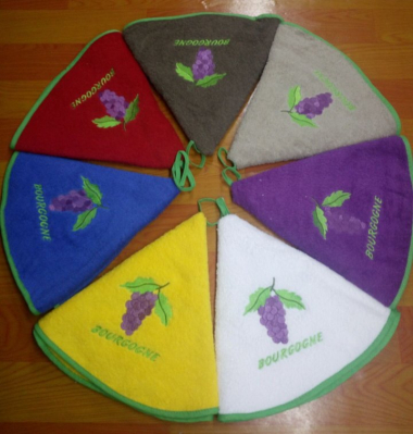 Wholesaler LINA - Set of embroidered tea towel hand towels - BOURGOGNE grape