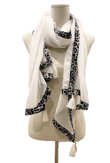 Mayorista LINETA - leopard print scarves with pompon