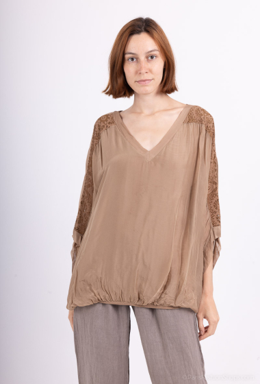 Wholesaler SHYLOH - Silk blouse with lace on the sleeves and back