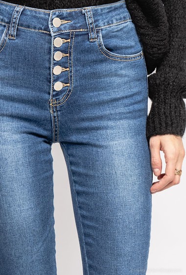 Jeans fashion pour femme avec fermeture à bouton décalée côté