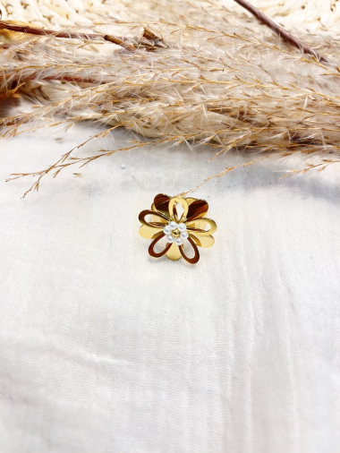Grossiste Lolilota - bague fleur en perle acrylique et acier inoxydable
