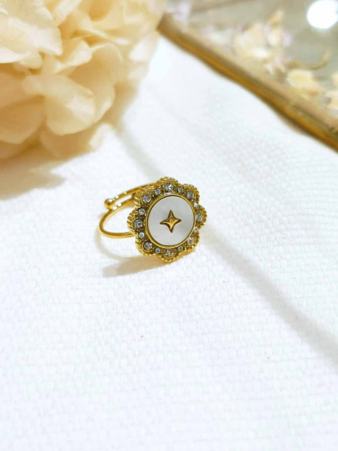 Wholesaler Lolilota - thin ring flower in mother of pearl and strass gold