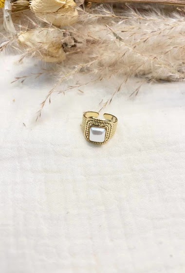 Wholesaler Lolilota - Ring large square pearly pearl