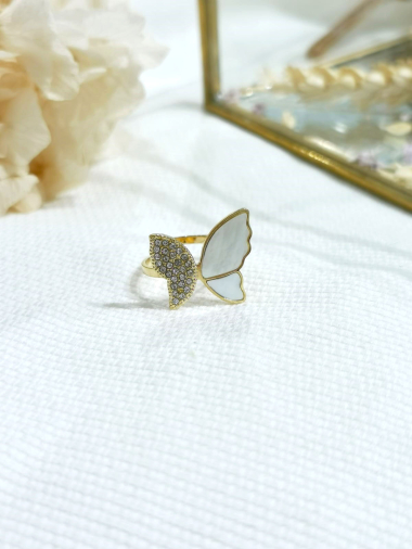 Wholesaler Lolilota - ring butterfly half mother of pearl half strass in Stainless Steel