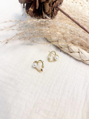Wholesaler Lolilota - arrowed heart earring pearly steel pearl