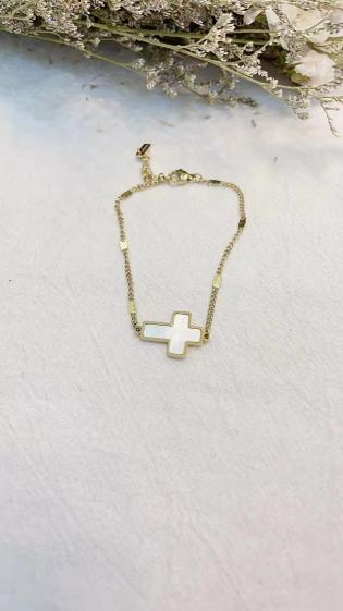 Grossiste Lolilota - bracelet croix nacre