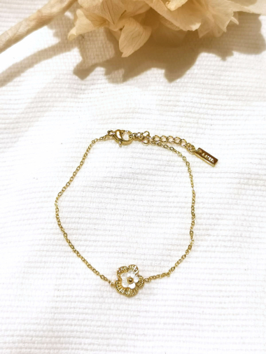 Wholesaler Lolilota - mother-of-pearl flower bracelet in stainless steel