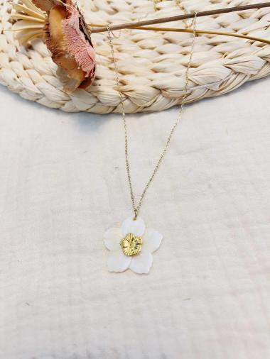 Grossiste Lolilota - collier fleur nacre