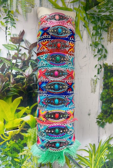 Grossiste Lolo & Yaya - 10 pièces bracelets en fantaisie sur présentoir offert, unité 3,50€