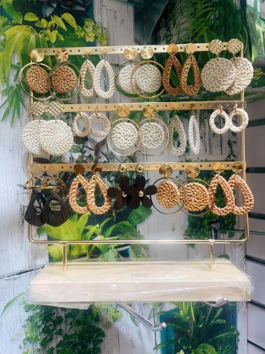 Wholesaler Lolo & Yaya - 15 pairs of steel earrings, 3â‚¬90/pcs, display at 12â‚¬