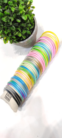 Grossiste Lolo & Yaya - 36pcs bracelets bouddhiste rainbow sur présentoir offert