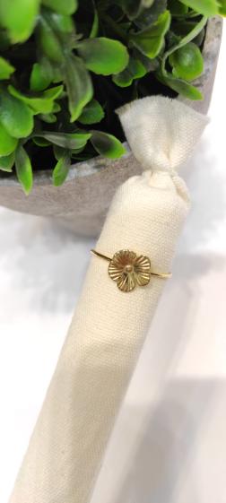 Wholesaler Lolo & Yaya - Timeless Alena flower ring in stainless steel