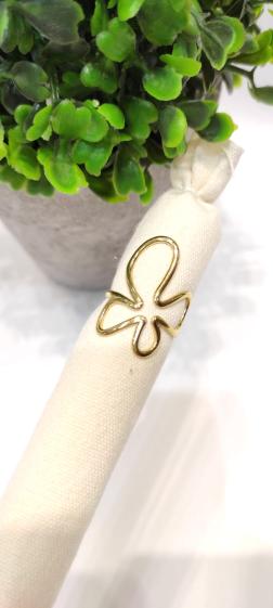 Wholesaler Lolo & Yaya - Timeless Deloris flower ring in stainless steel