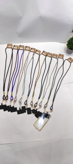 Wholesaler Lolo & Yaya - Phone jewelry with adapter