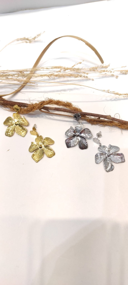 Grossiste Lolo & Yaya - Boucles d oreilles fleur Lesia en acier inoxydable