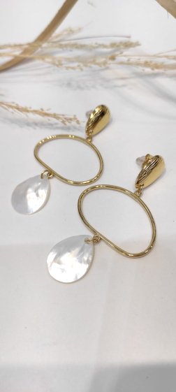 Wholesaler Lolo & Yaya - Evelino dangling mother-of-pearl earrings in stainless steel