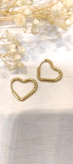 Wholesaler Lolo & Yaya - 1.5cm Uhaina heart earrings in steel