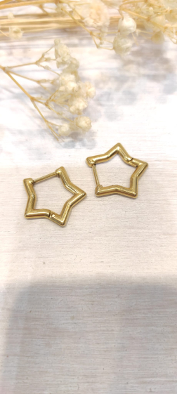 Wholesaler Lolo & Yaya - 1.5cm Elwire star earrings in steel