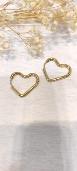 Wholesaler Lolo & Yaya - 2.5cm Uhaina heart earrings in steel