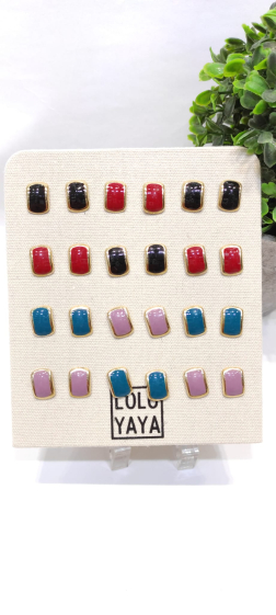 Wholesaler Lolo & Yaya - Enamel chip earrings on free display