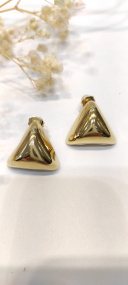 Wholesaler Lolo & Yaya - Ava pyramid earrings in stainless steel