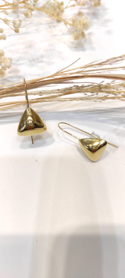 Wholesaler Lolo & Yaya - Stainless Steel Pyramid Dangle Earrings