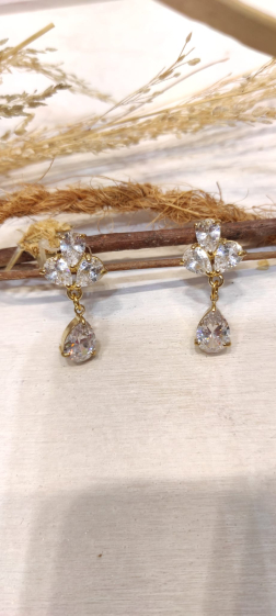 Wholesaler Lolo & Yaya - Hilda zirconium earrings in stainless steel