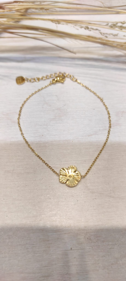 Grossiste Lolo & Yaya - Bracelet intemporel fleur Alena en acier inoxydable